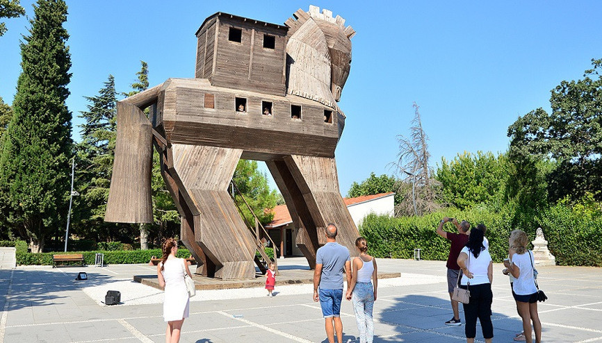 Troya kazısında üçüncü kutsal alan keşfi