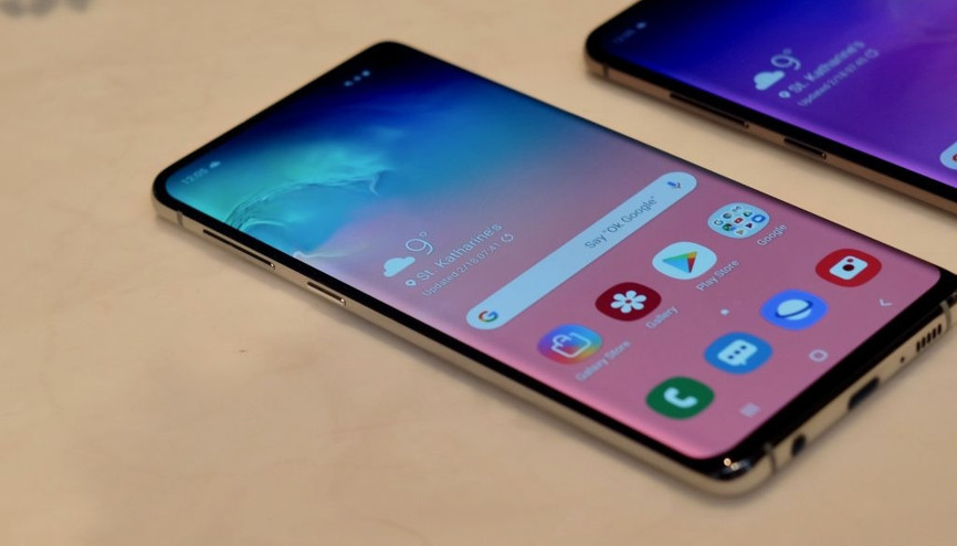 Android 10 yüklü Samsung Galaxy S10 Plus ilk kez görüntülendi Android 10 yüklü Samsung Galaxy S10 Plus ilk kez görüntülendi
