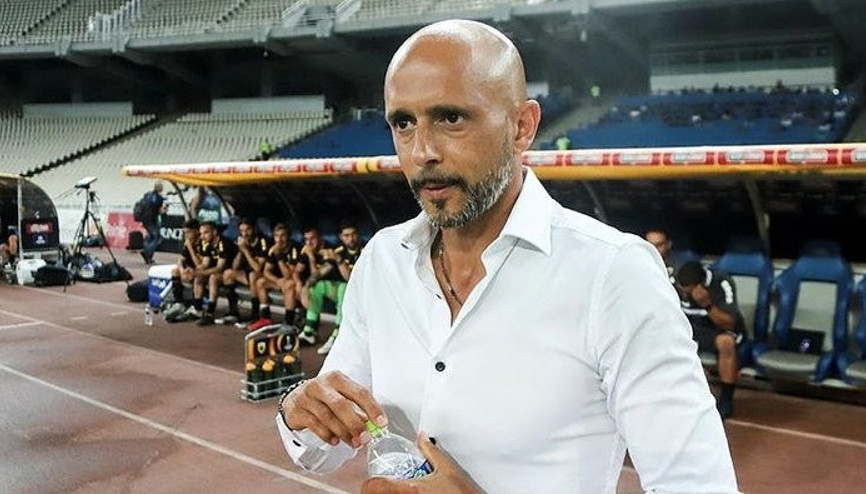 Trabzonsporun rakibinde şok AEK dağıldı, hoca kovuldu