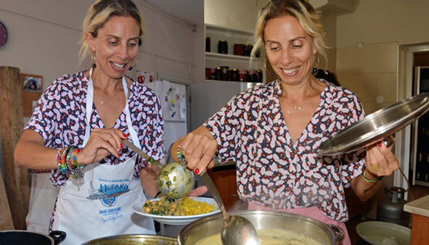 Ünlü şarkıcı Zeynep Casalini mutfakta