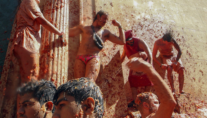 7 kamyonla getirildi 22 bin kişi akın etti