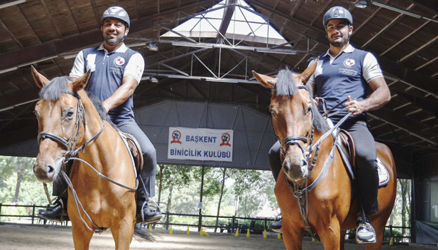 Şampiyon güreşçilerin at sevgisi