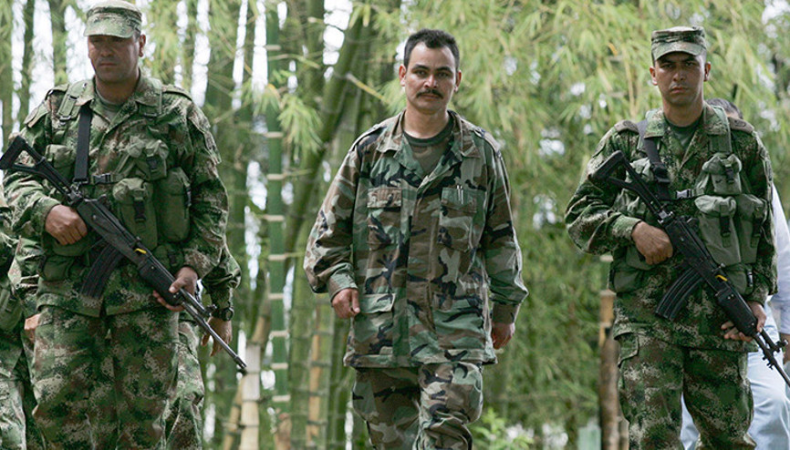 Eski FARC liderleri yeniden silahlanıyor