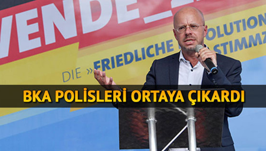 Gamalı haç bayraklarıyla yürümüşler Gamalı haç bayraklarıyla yürümüşler
