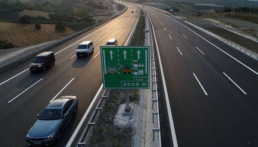 Bakan Turhan, İstanbul-İzmir Otoyolunu kullanan araç sayısını açıkladı
