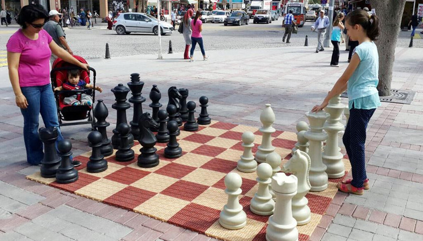 Sokakta satranç şöleni