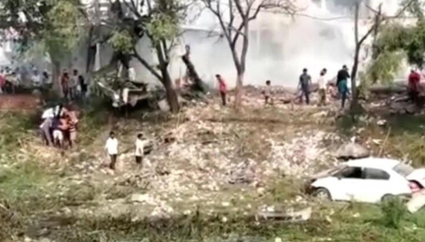 Hindistanda havai fişek fabrikasında patlama