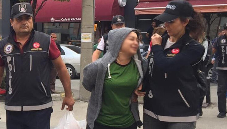 Gözyaşlarına boğulan annesine böyle seslendi: Özür dilerim anne