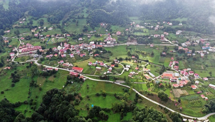 Zigana Dağının eteklerindeki Hamsiköyün doyumsuz manzarası