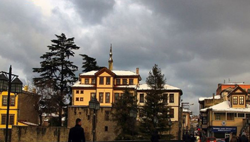 Hadi İpucu sorusu: Köftesiyle meşhur Akçaabat ve ekmeğiyle ünlü Vakfıkebir ilçeleri nerededir