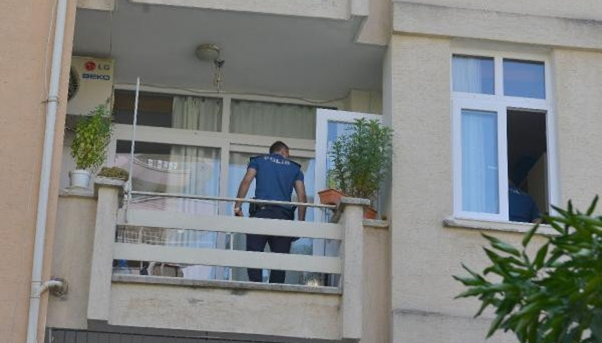 Oğlu yaptığı menemeni beğenmeyen anne balkondan atladı