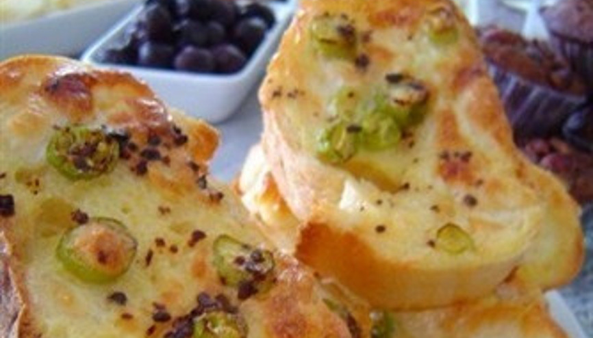 Kahvaltılık fırında omletli ekmek