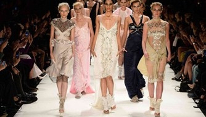 İstanbul Moda Haftası & Zeynep Tosun defilesi