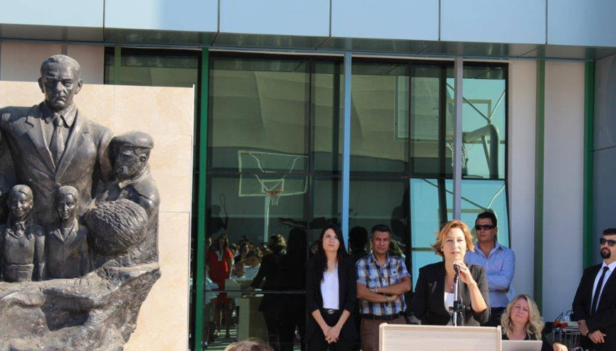 İstek İzmir Okullarında ilk ders zili çaldı