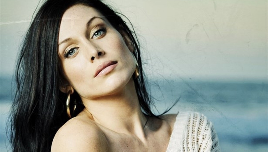 Çıkık Elmacık Kemiği Yüzü Nasıl Genç Gösteriyor