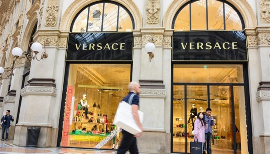 Moda Devi Versace Satılıyor