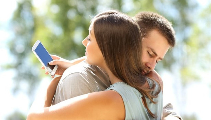 Kadınlar Duygusal, Erkekler Cinsel Açıdan Aldatıyor Kadınlar Duygusal, Erkekler Cinsel Açıdan Aldatıyor