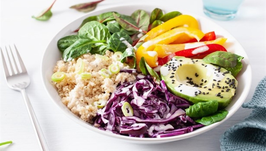 Rengarenk Bir Öğün: Detoks Salatası Tarifi