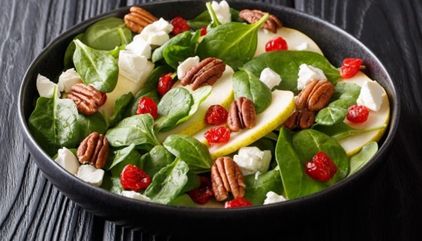 Pikan Cevizli Yeşil Salata Tarifi