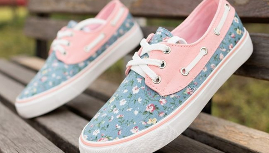 Sneakerlarda floral etki