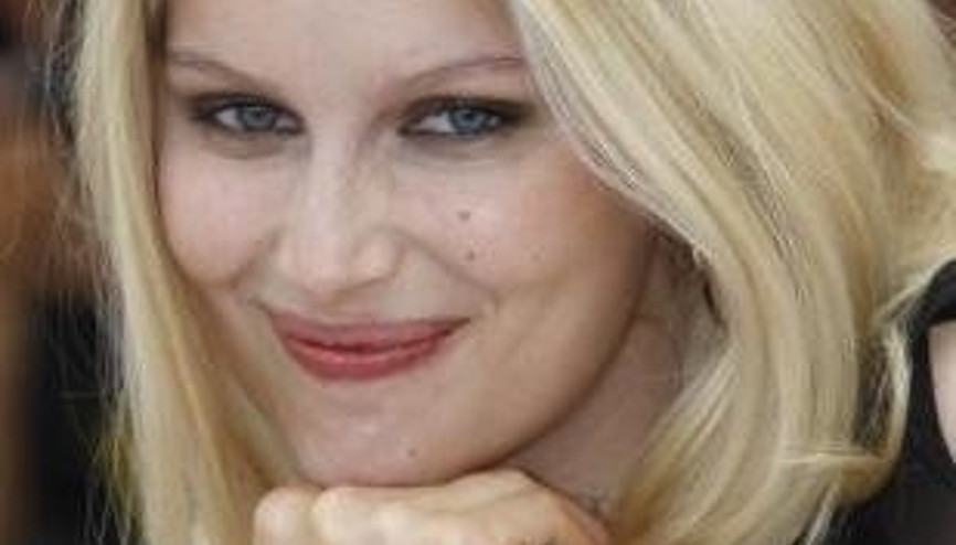 Laetitia sarışın oldu