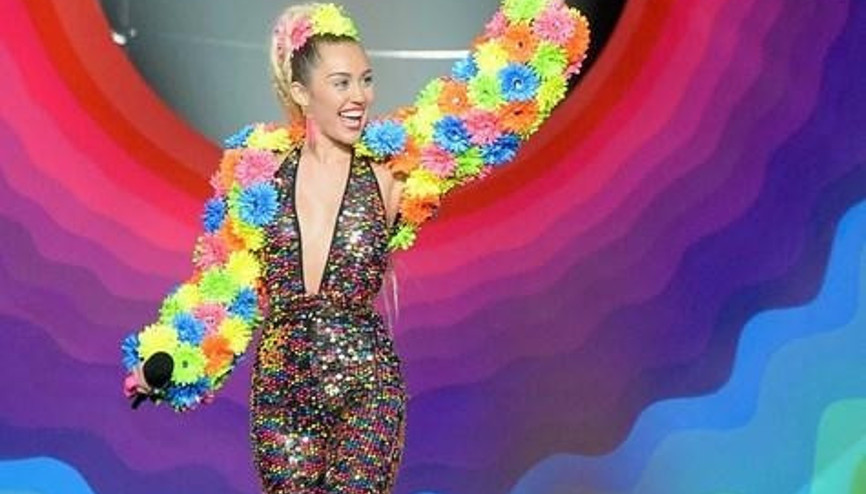Mileynin Garip MTV Giysileri