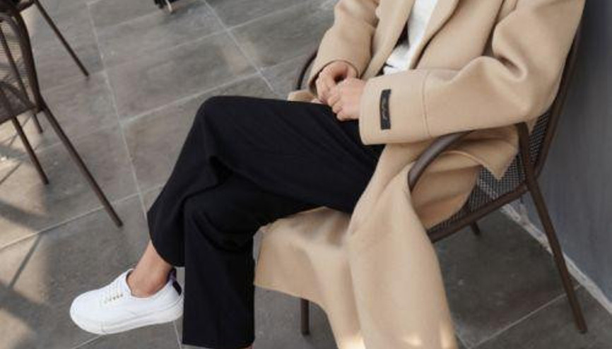 Spor Ayakkabı ve Kaban Kombin Önerileri