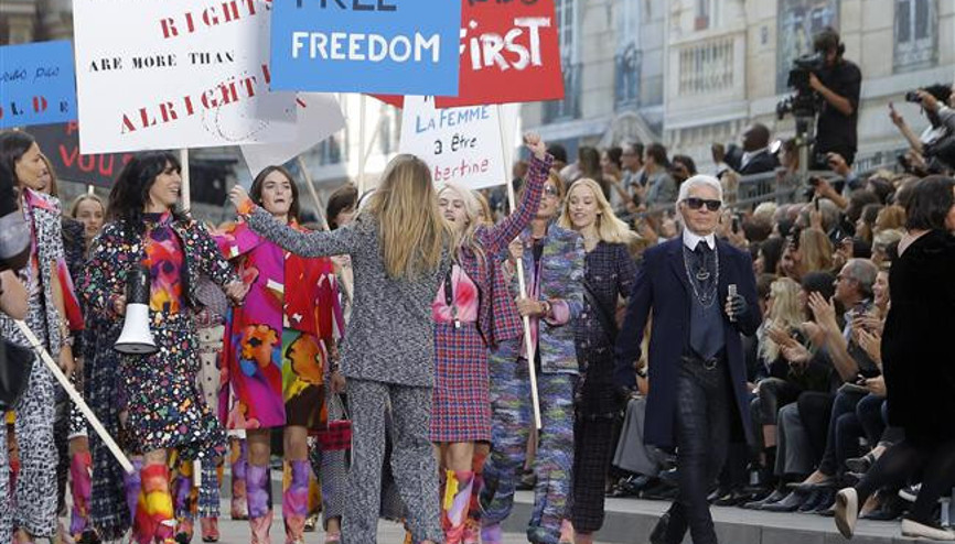 Chanel Defilesinde Protesto