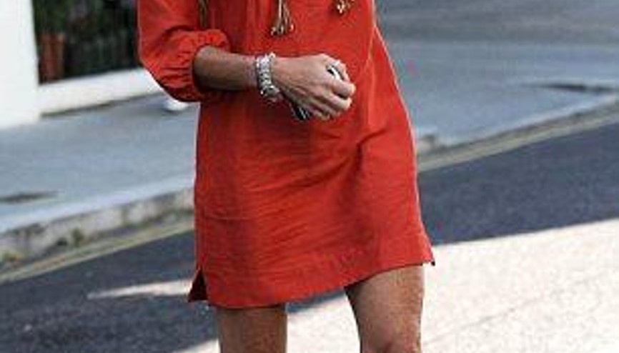 Eski model Elle Mcpherson, her gün farklı bir kıya