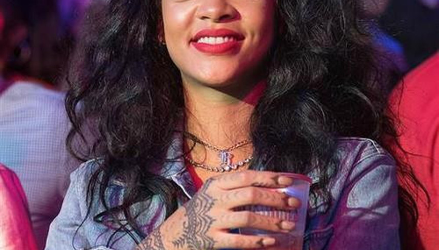 Yeni Trend: Tırnak Altı Dövmesi