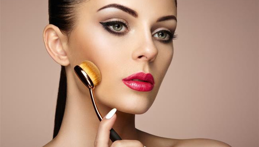 Yağlı Ciltler İçin En İyi 20 Fondöten