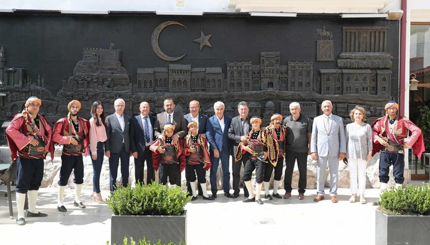 100. yılın teması ‘İyi ki geldin’
