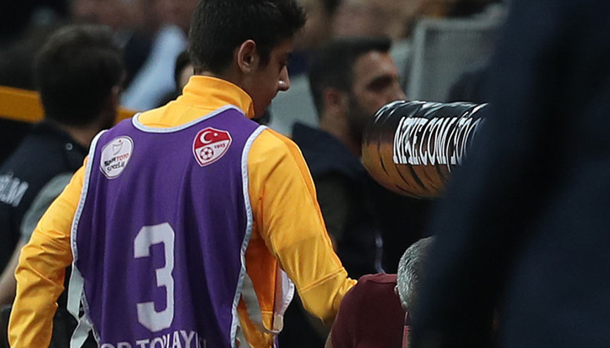 Galatasaray-Kasımpaşa maçına damga vuran top toplayıcı