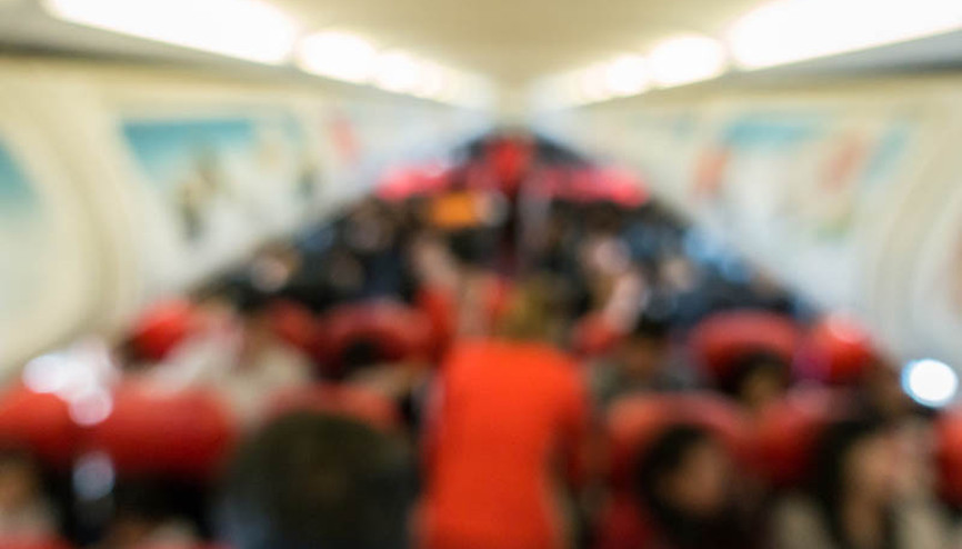 Herkesin gözünden kaçıyor ama... Uçağa binecekler dikkat