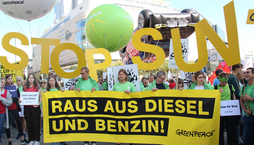 Dev protesto Frankfurt’u kilitledi