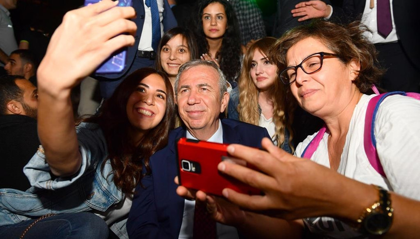 Seğmenler Parkı’nda gençlere sürpriz