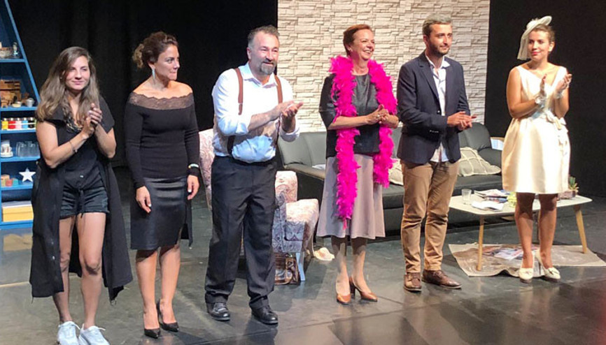 ‘Kim Geldi’yi ayakta alkışladılar