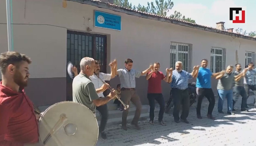 İnternete kavuşan köylü davul-zurna ile kutlama yaptı