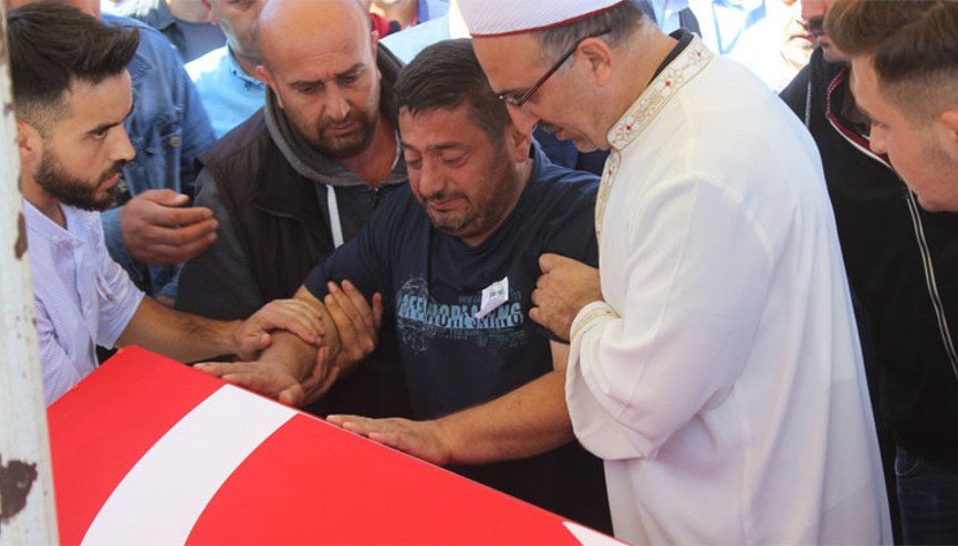 Beyin kanamasından hayatını kaybeden er toprağa verildi