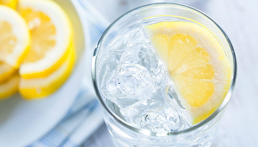 Dikkat İçtiğiniz suya limon dilimleri eklediğinizde bakın neler oluyor