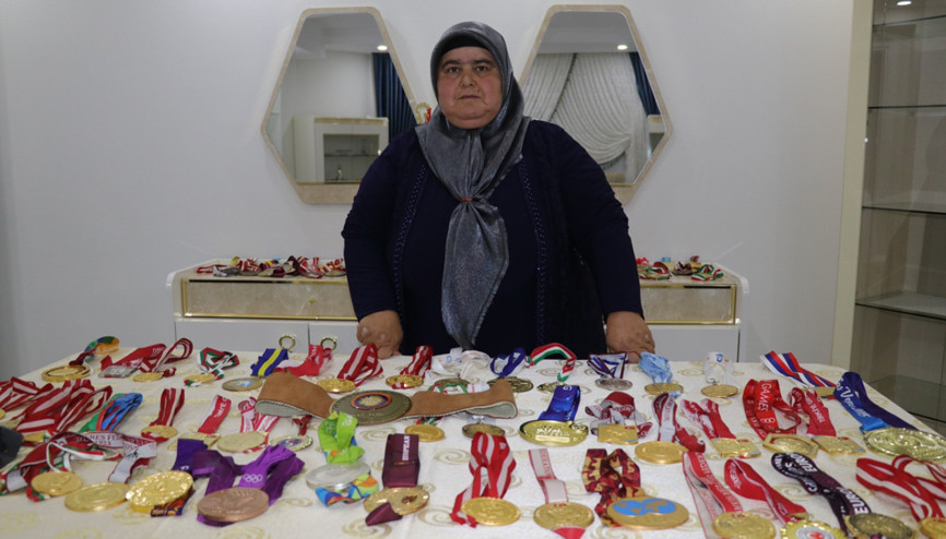 Şampiyonun madalyaları annesine emanet Şampiyonun madalyaları annesine emanet