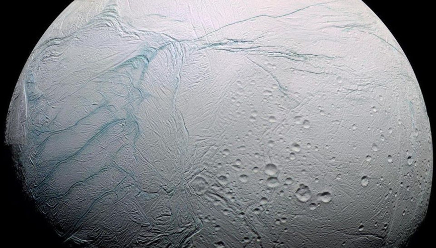 Satürnün uydusu Enceladus üzerinde organik moleküller keşfedildi