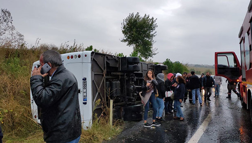 Tekirdağda servis minibüsü devrildi: Yaralılar var