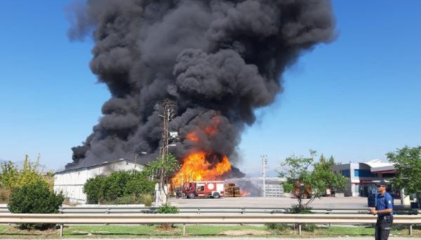 Son dakika...Antalyada soğuk hava deposunda yangın