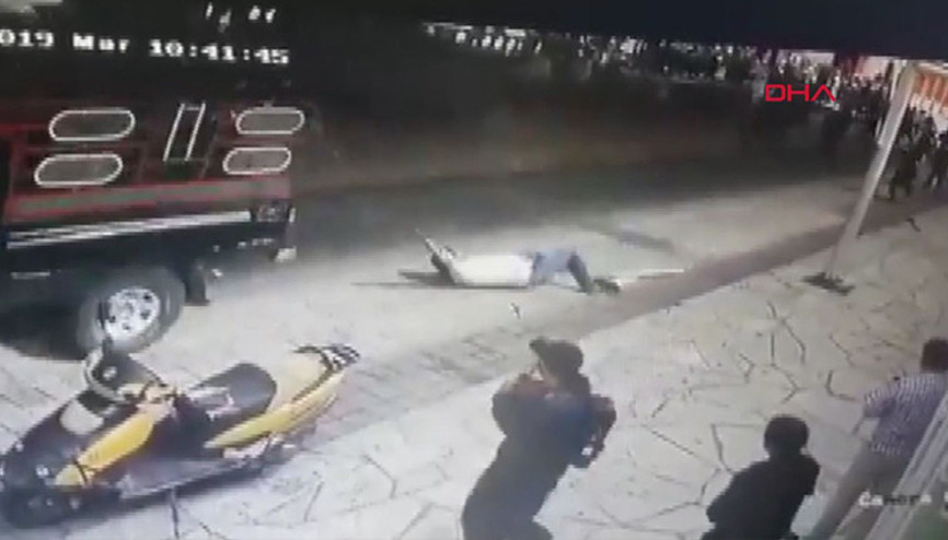 Sözünü tutmayan belediye başkanını kamyonete bağlayıp sürüklediler