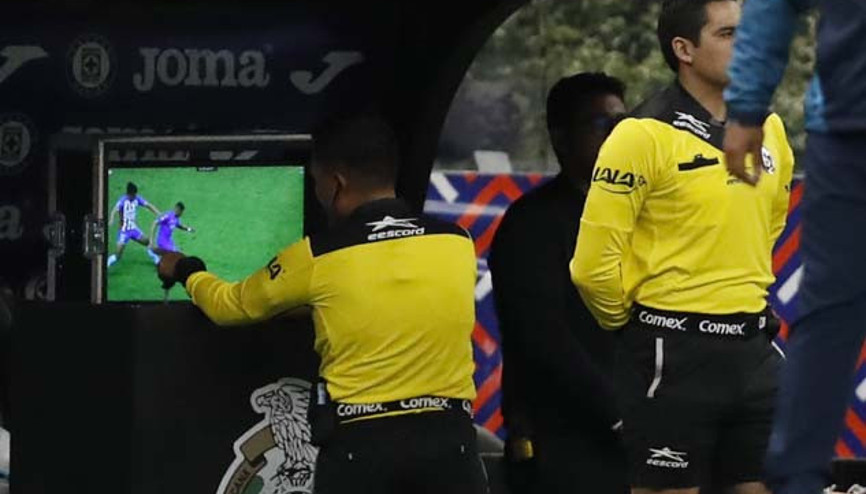 Skandal VAR Telefonunu şarja takınca...