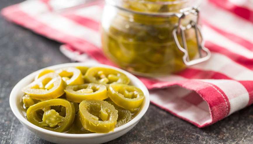 Ustasından püf noktası: İyi bir biber turşusunun sırrı kereviz yaprağında saklı Ustasından püf noktası: İyi bir biber turşusunun sırrı kereviz yaprağında saklı