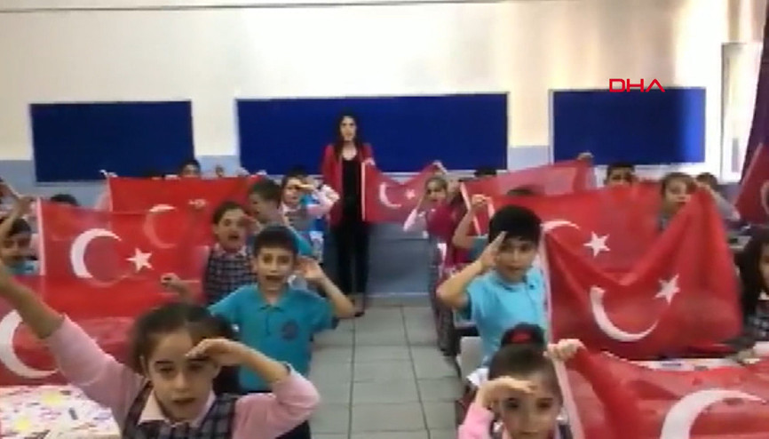 İlkokul öğrencilerinden Mehmetçiğe selam
