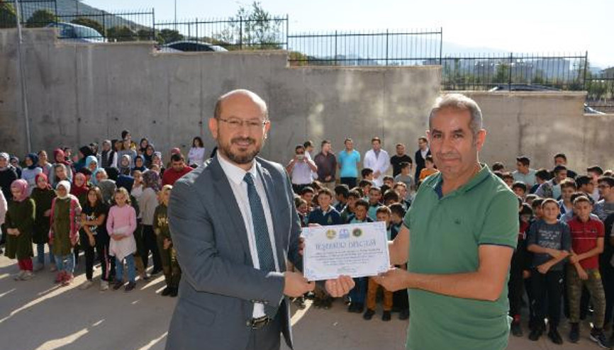 Niksar’da 330 kilo atık pil toplayan okula ödül