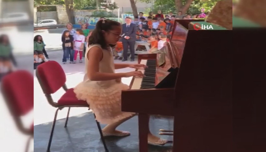 Köylü çocuklar hayatlarında ilk defa piyano resitali izledi